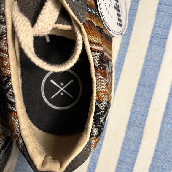 Inkkas Low Top Sneakers - Picture 4 of 7